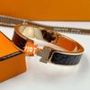 Crocodile Pattern H Bangle with Inlaid Diamonds – European & American Fashion