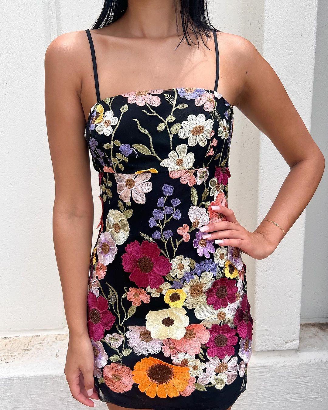 

Spring New Temperament Elegant Three-Dimensional Flower Mesh Splicing Heavy Industry Embroidery Suspender Dress Short Skirt XL чорний