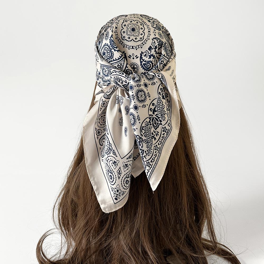 Black and White Cashew Floral Silk Scarves Wholesale Hot-selling, 71cm Headscarves, Headscarves, Square Scarves for Women, Summer Thin Scarves