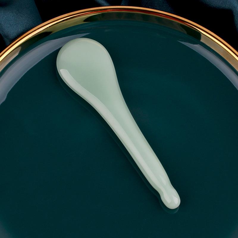 

Набор для массажа гуа ша и роллер для лица в форме сердца