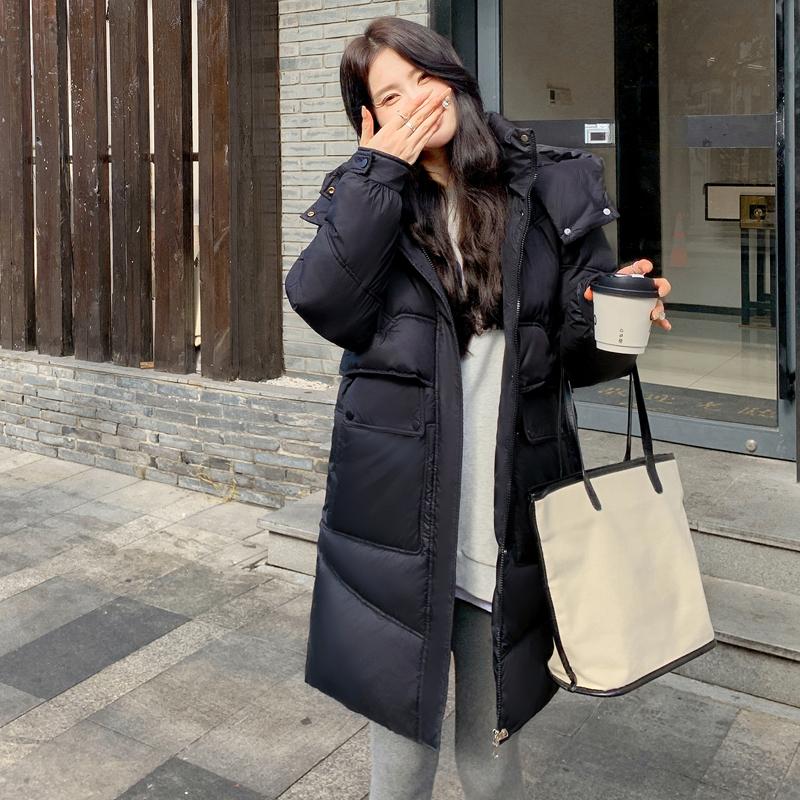 Μείνετε ζεστή και κομψή τον χειμώνα με αυτό το γυναικείο παλτό με κουκούλα μεσαίου μήκους σε κορεατικό στυλ.