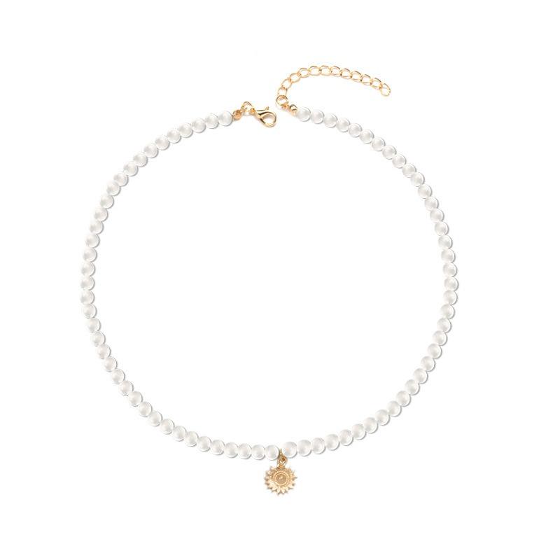 Hot Selling, Fashion Temperament Alloy Sun Pendant Necklace Light Luxury Niche Pearl Jewelry Necklace Women