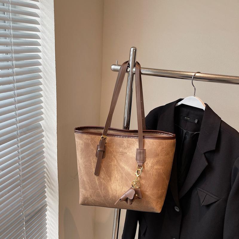 

Вместительная сумка-тоут женская 2025 осень и зима новая модная сумка через плечо сумка для студентов колледжа сумка для поездок на работу сумка под мышкой коричневый