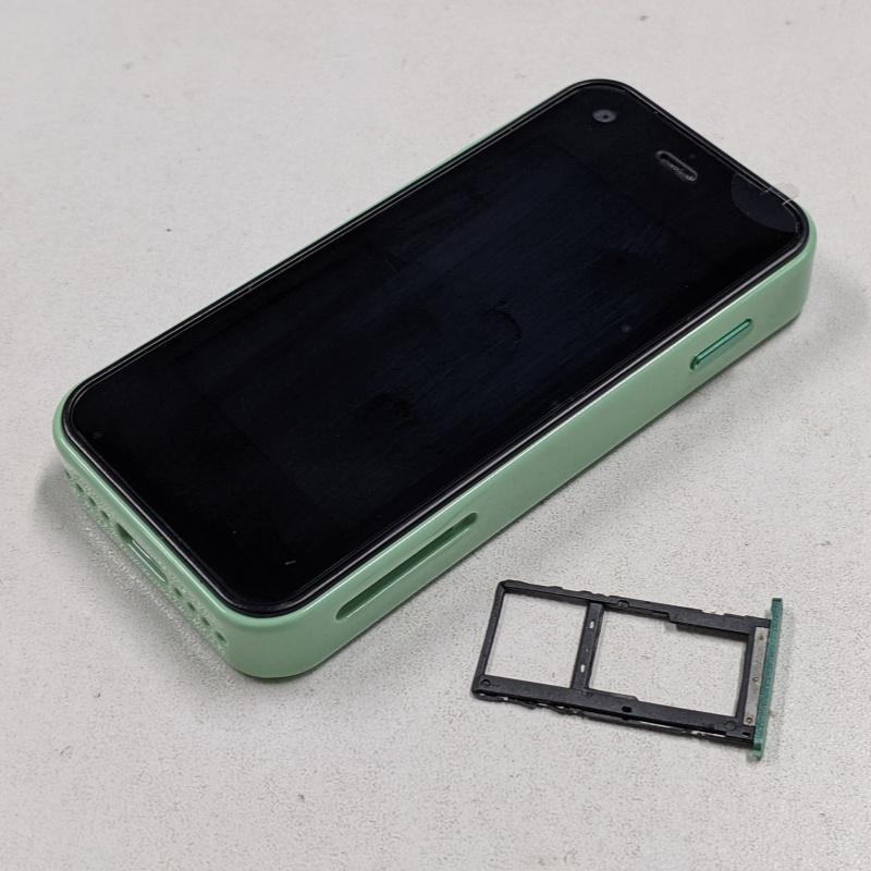 Soyes XS13 Mini-Smartphone 2,5-Zoll-HD-Display RAM 1 GB ROM 8 GB Dual-SIM 5 MP-Kamera Android 6.0 OS Akku 1580 mAh 3G-Kleinhandy