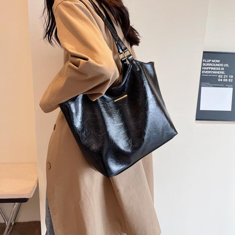 Commuting Tote Bag, Soft Leather, Niche, High-quality, Fashionable, Large-capacity Tote Women's Bag for Classes
