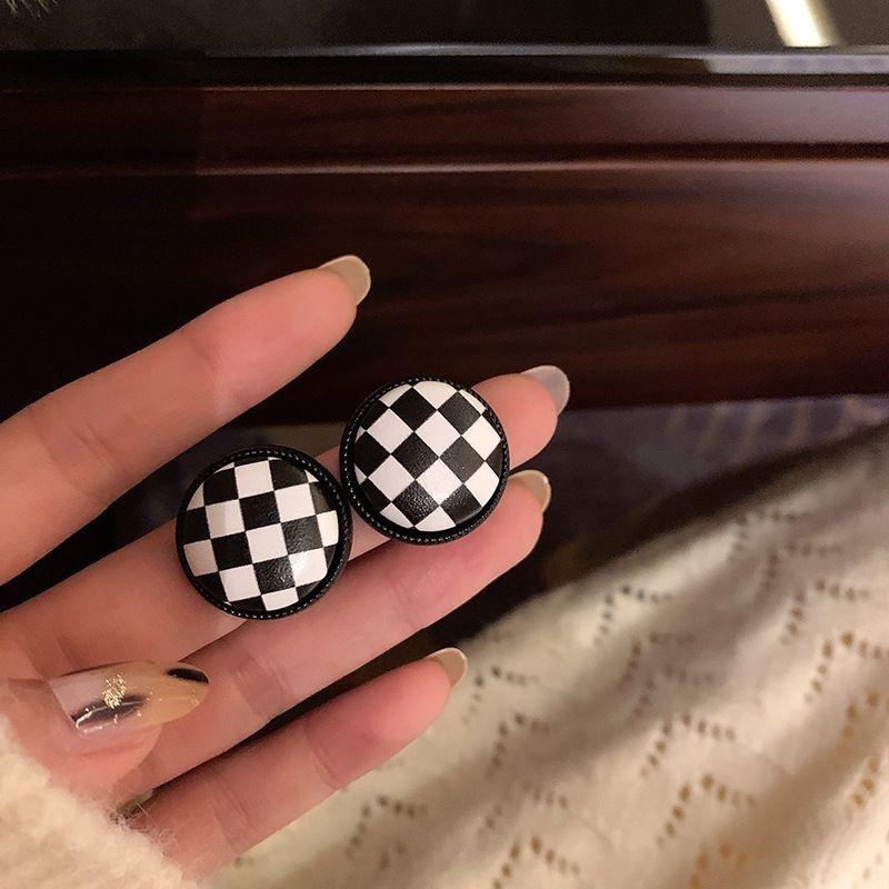 Silver needle black crystal geometric stud earrings niche versatile earrings fashion temperament light luxury high-end earrings wholesale