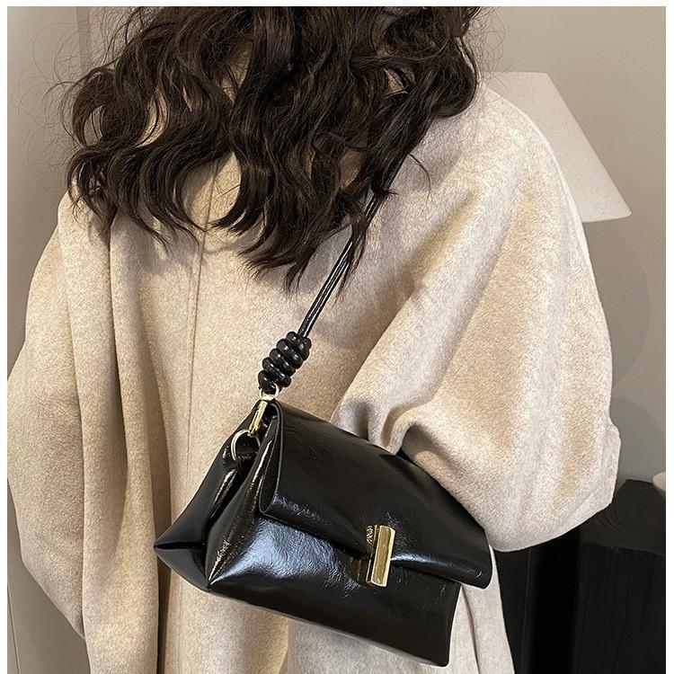IELGY Simple Underarm Bag All-Match Shoulder Commuter Bag