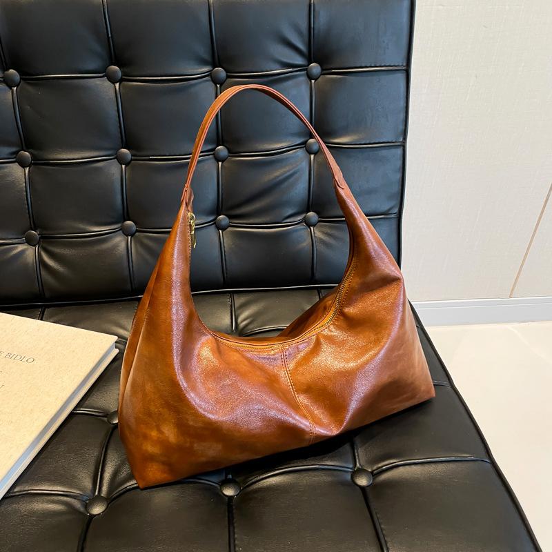 

Large capacity solid color simple commuter casual 2024 new texture retro soft surface tote portable shoulder armpit bag коричневий