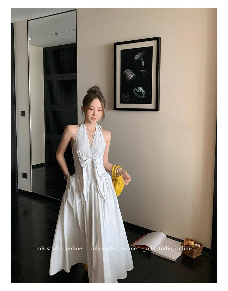 Vynikající bílé halterové šaty s výstřihem do V a mašlí v pase, dlouhé letní šaty (Vydání 2025)