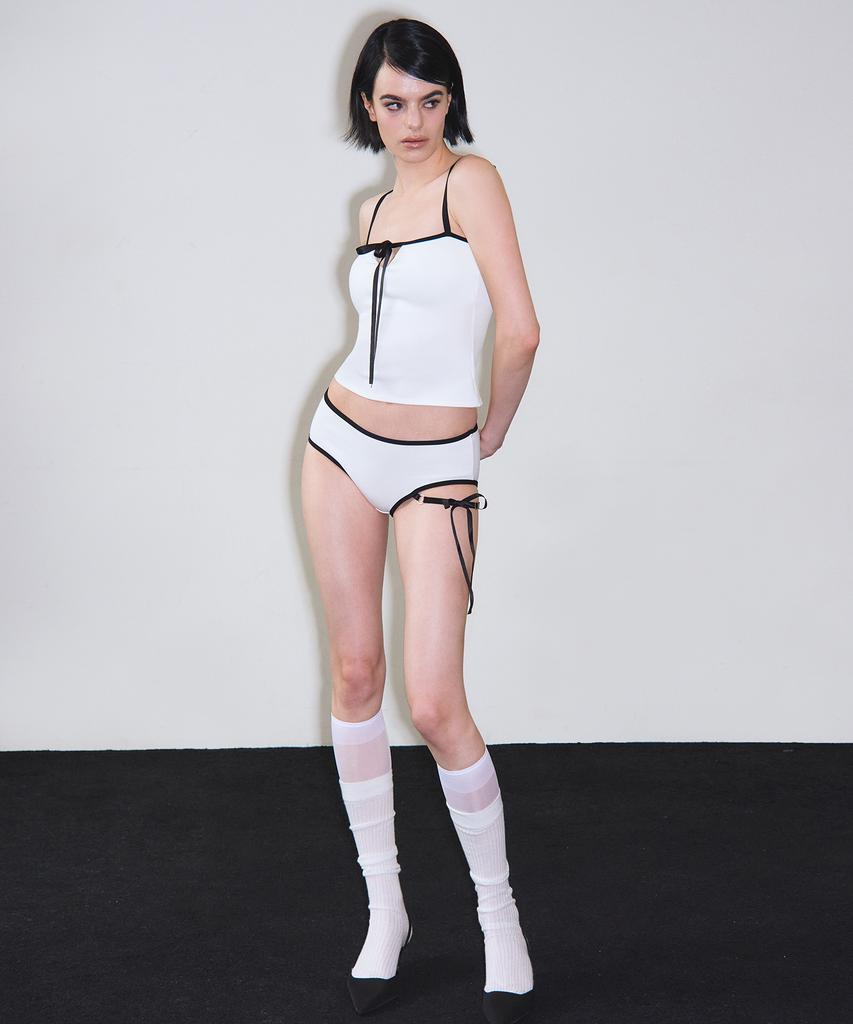VINAJ One-Sided Ribbon Line Low Bikini Panties (White)