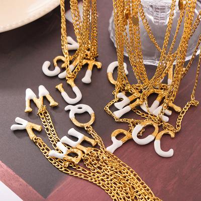 Colar de aço titânio de luxo simples e leve com 26 letras, colar de nicho que não desbota, joia branca com gotejamento de óleo