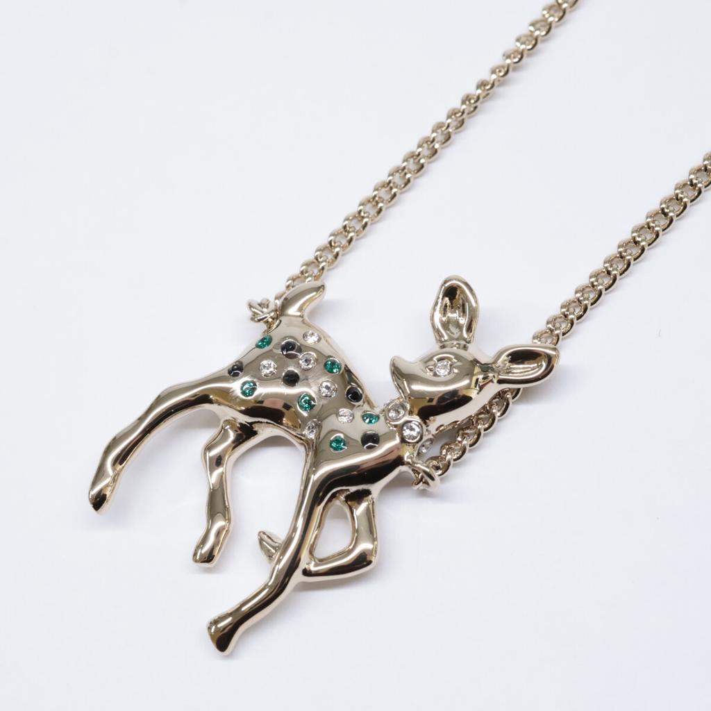 Chanel G26C Naszyjnik z logo CC z cyrkoniami, perłami i Bambi, kolor jasne złoto, używany