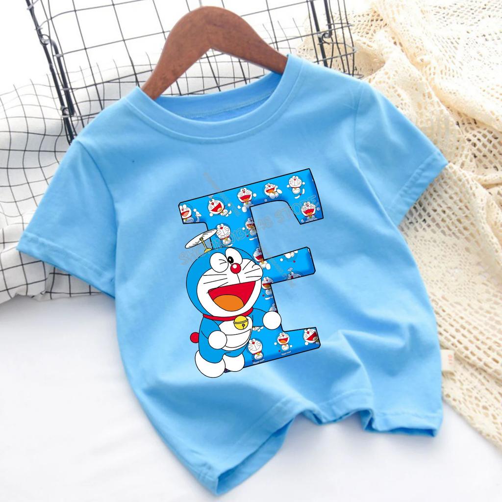 Doraemon Neues T-Shirt für Kinder Blau Buchstabe A-Z Tee Top Kawaii Cartoon Rundhals Kleidung Mode Kinder Anime Kleidung Geschenk