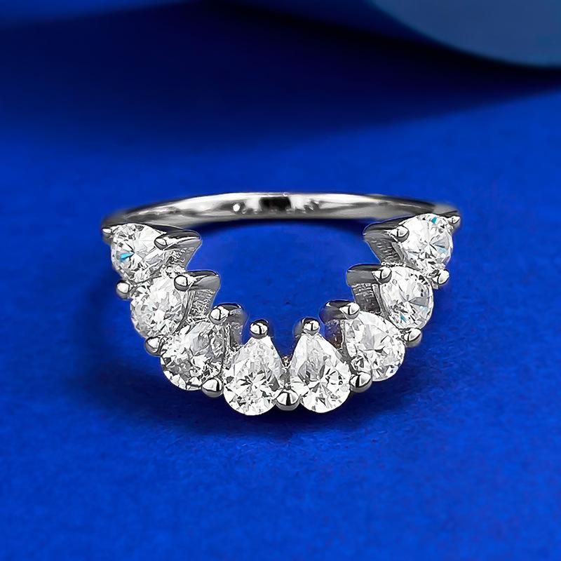 

Ювелирные изделия можно носить слоями, а различные кольца можно носить слоями. No. 9