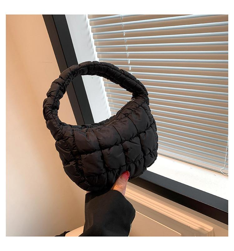 Chic And Soft Cotton Handbag With Zipper Closure Perfect For Daily Street Style