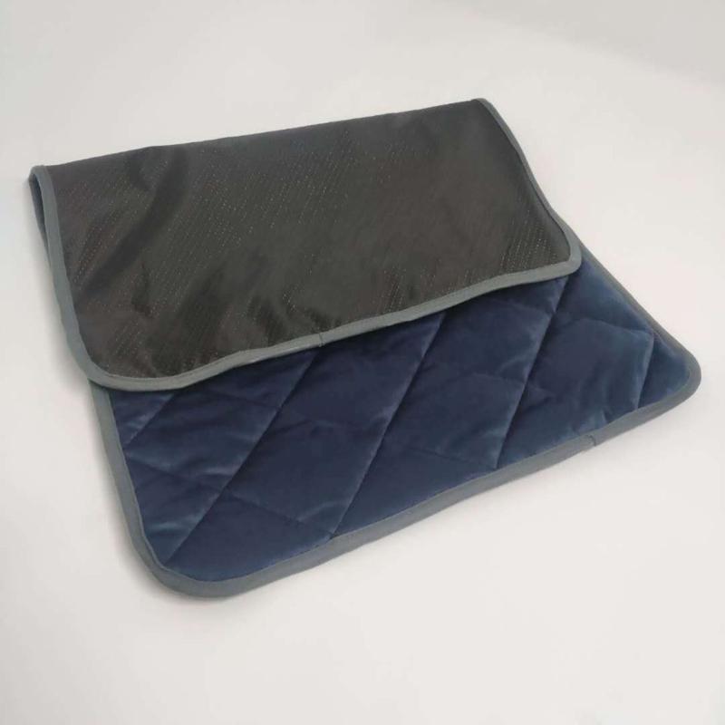 Self Heating Bed Pet Pad for Large Small Dogs Chew Resistant Dogs Sleeping Mats