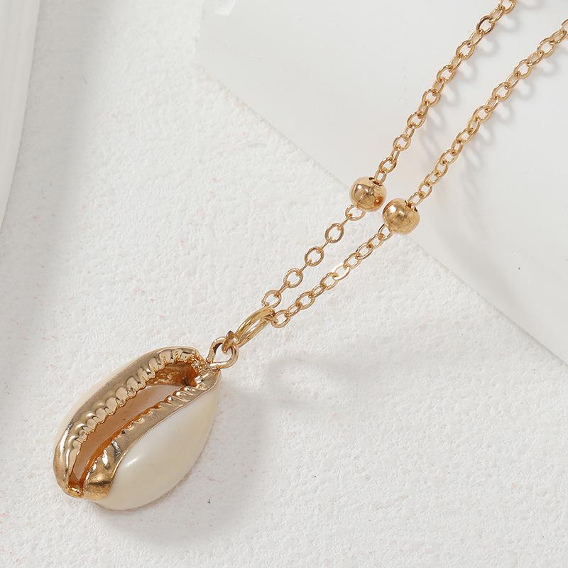 Natural Seashell Pendant Necklace - Beach-Inspired Clavicle Chain for Women