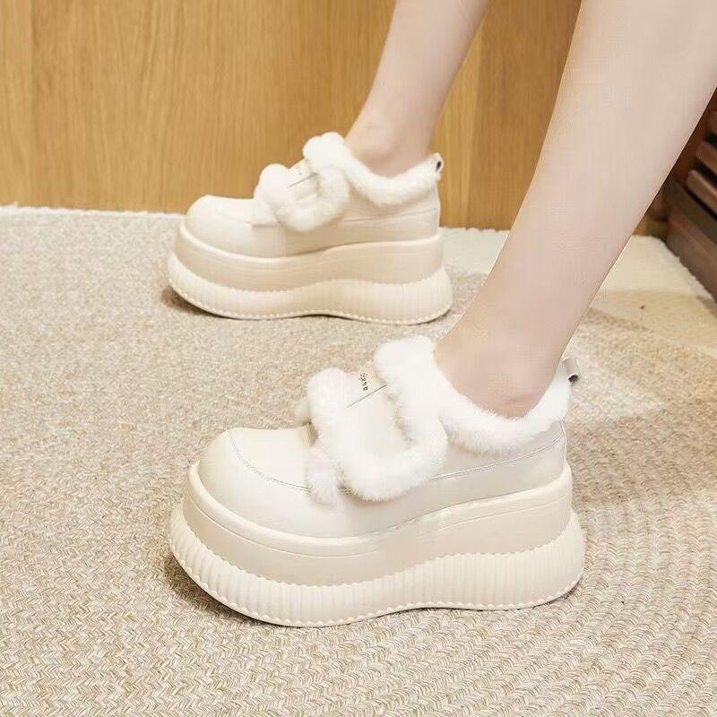 Maillard inner height-increasing snow boots shoes are popular in winter, and outer wear velvet and platform short boots are large cotton shoes.