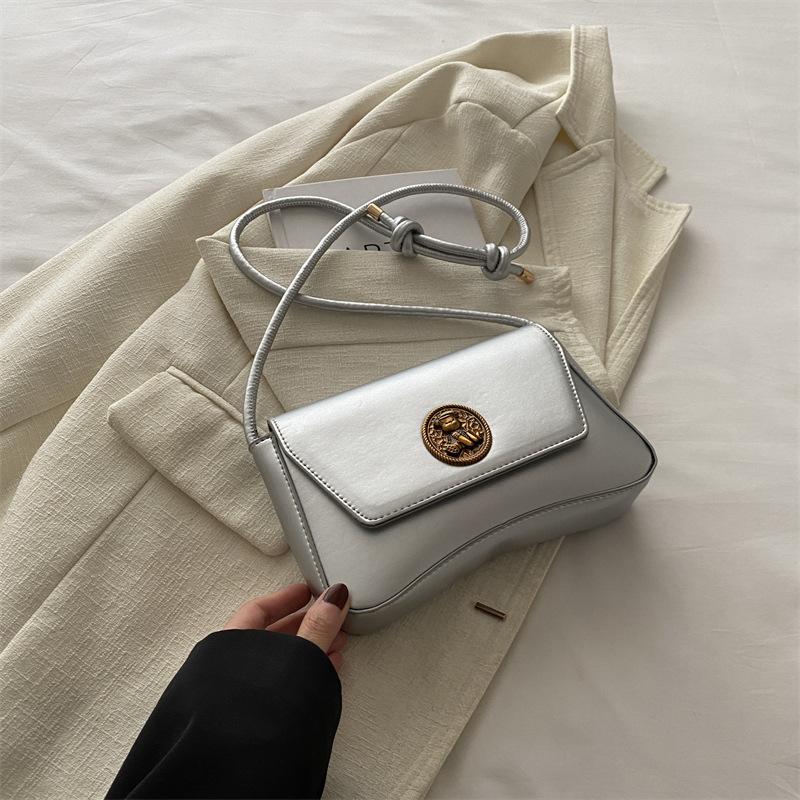 

Casual personality trend single shoulder 2024 new simple and beautiful small square bag messenger bag retro women s bag underarm bag срібний