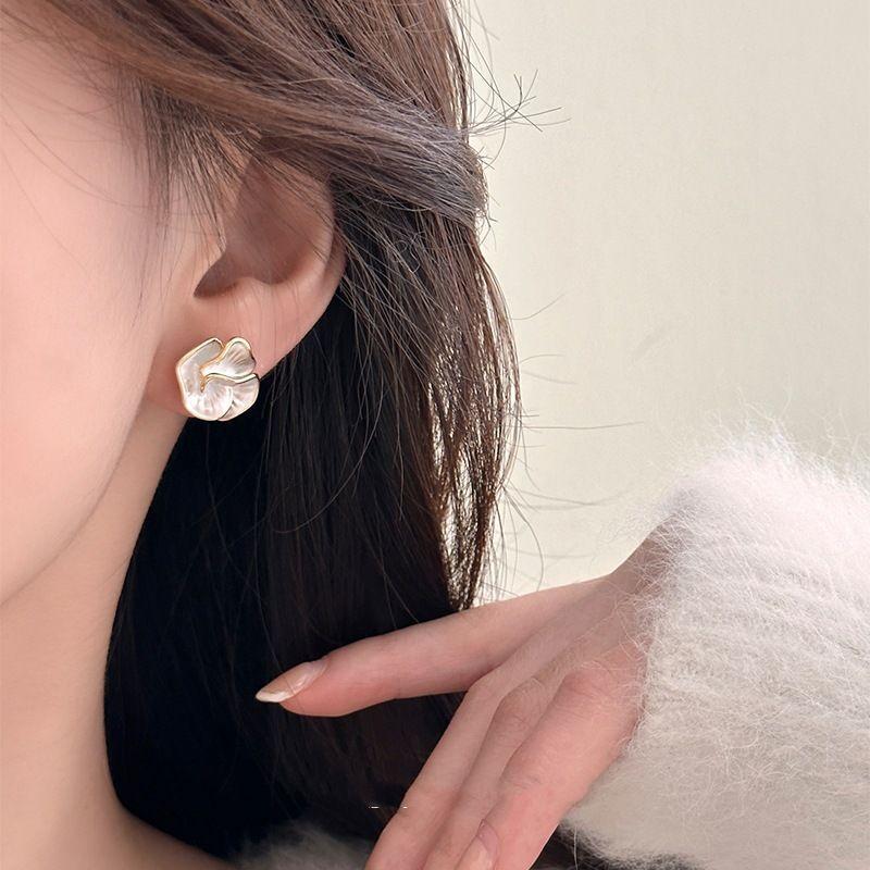 Delicate Camellia Stud Earring For Women Unique Flower Design Ear Stud Temperament White Earrings Daily Jewelry Gift D
