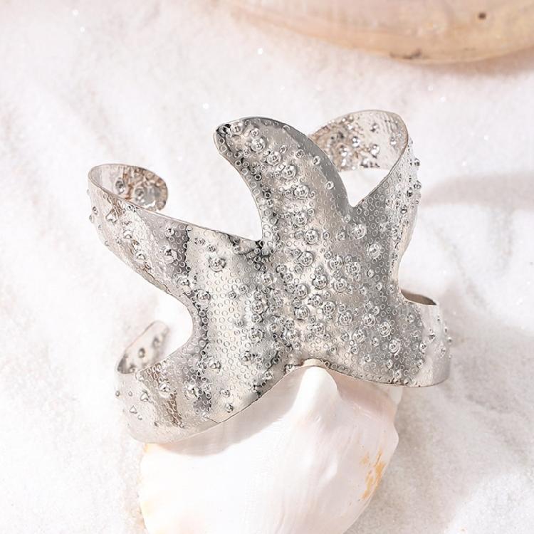 Multipurpose Gold Tone Starfish Bracelet for Trendy Women Offering Adjustable Fit and Sturdy Alloy Construction