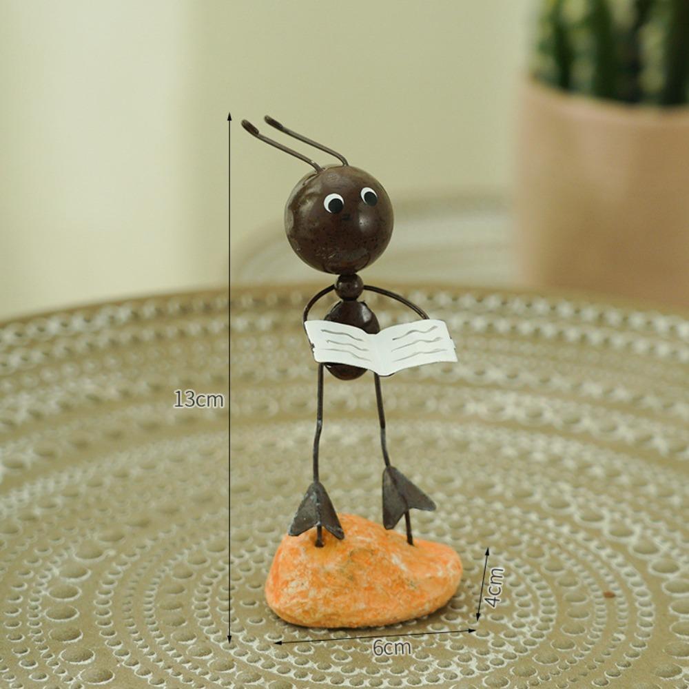 Iron Singing Ant Sculpture Reading Ant Ant Miniature Sculpture New Metal Ant Ornament Reading Ant