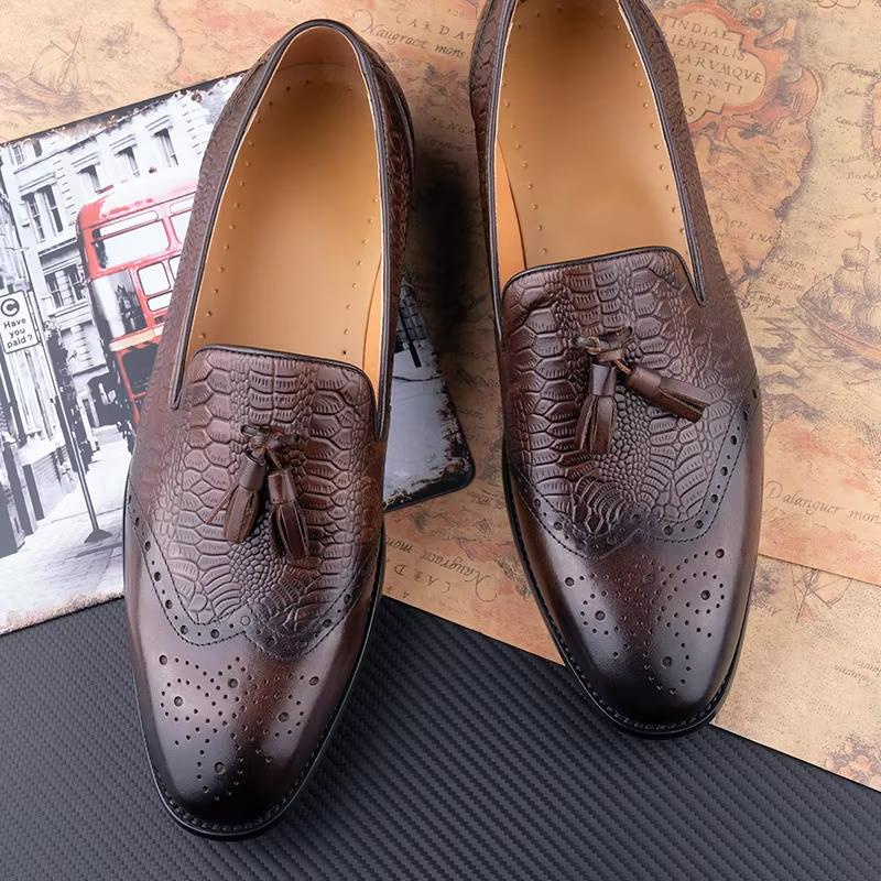 Fashion Wholesale Loafers Shoes For Men Handmade Genuine Leather Daily Wear Tassel Office Business Dress Shoe Coffee Brand Customization