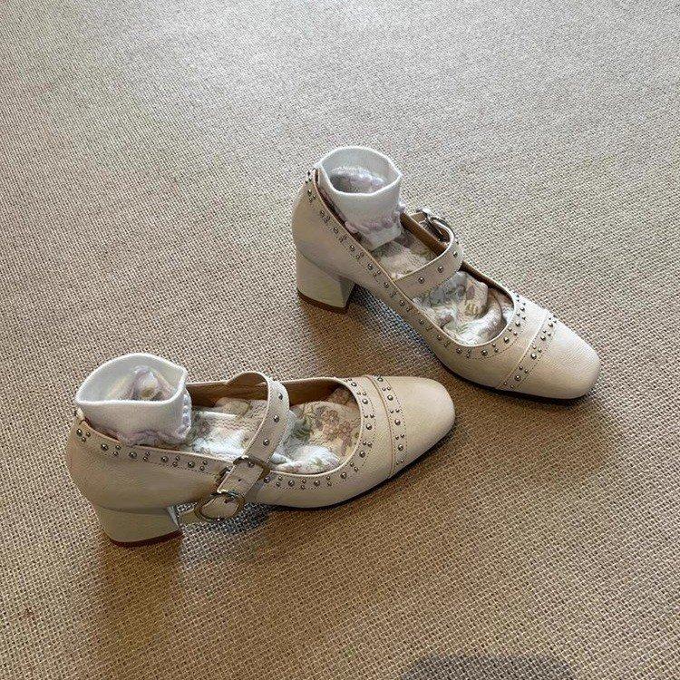 

Универсальные туфли-балетки Мэри Джейн с круглым носком женские летние с отделкой гвоздиками синие балетки без каблука удобные не вызывающие усталость модные повседневные 39 грязно-белый