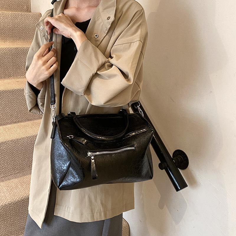 2025 new fashion trend locomotive bag crystal women's bag shoulder messenger bag bag