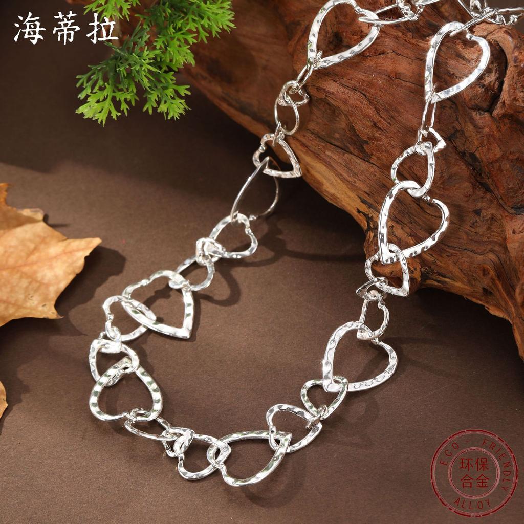 New exaggerated hollow love ring long necklace, women's fashion high-end heart-shaped sweater chain