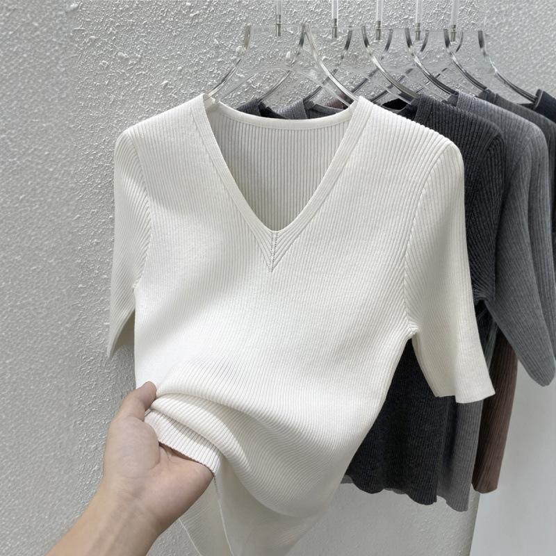Summer New V-neck Slim-fit Knitted Bottoming Shirt Women's Front Shoulder Gray Five-quarter Sleeve Top Thin