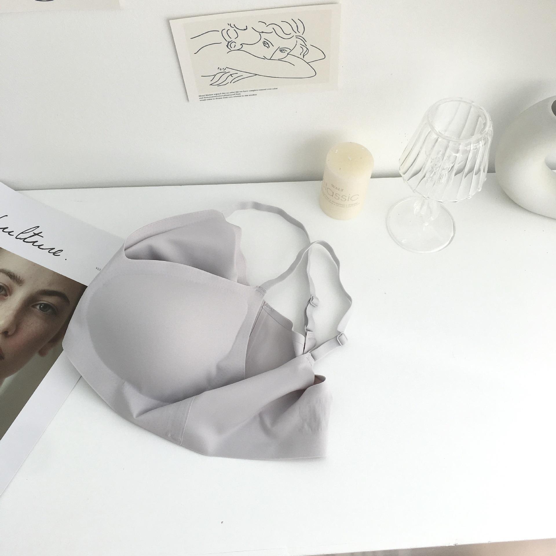 

Женский бесшовный беспроводной бюстгальтер из латекса в японском стиле для маленькой груди, пуш-ап, против провисания, с уменьшением бокового жира, майка-жилет для студенток 32/70 светло-серый