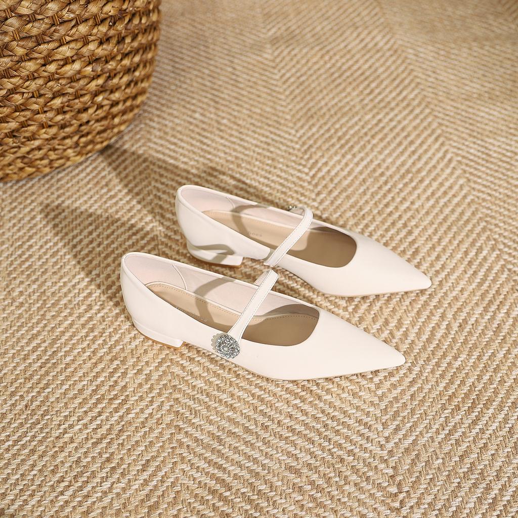 2008-2 Xiaoxiangfeng shallow mouth pointed flat-soled single shoes new word with flower rhinestone buckle low heel single shoes women