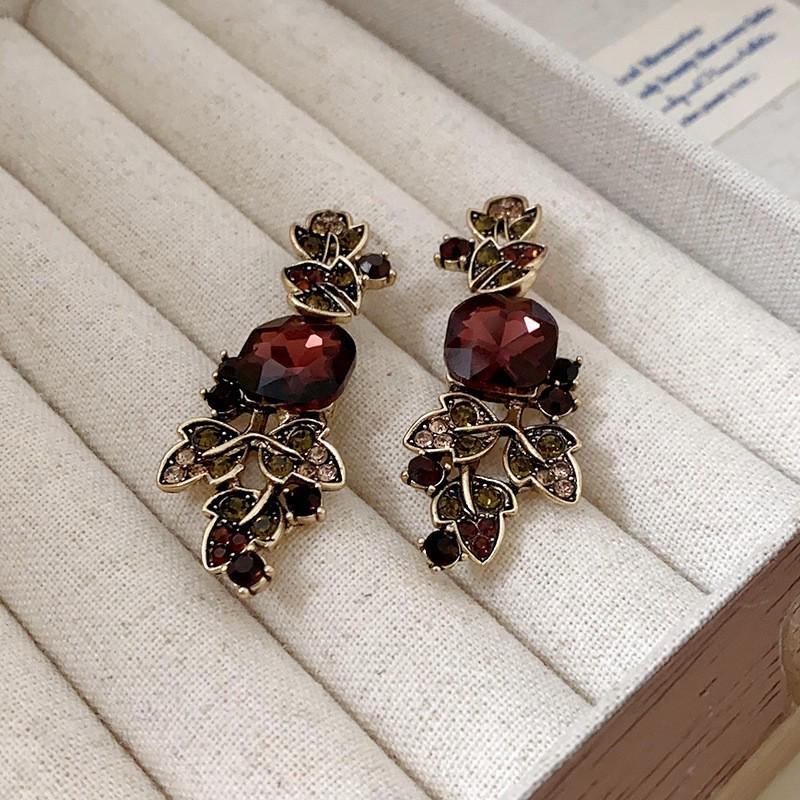 Vintage Rhinestone Flower Heart Necklace - Elegant Retro Clavicle Chain, Light Luxury Style