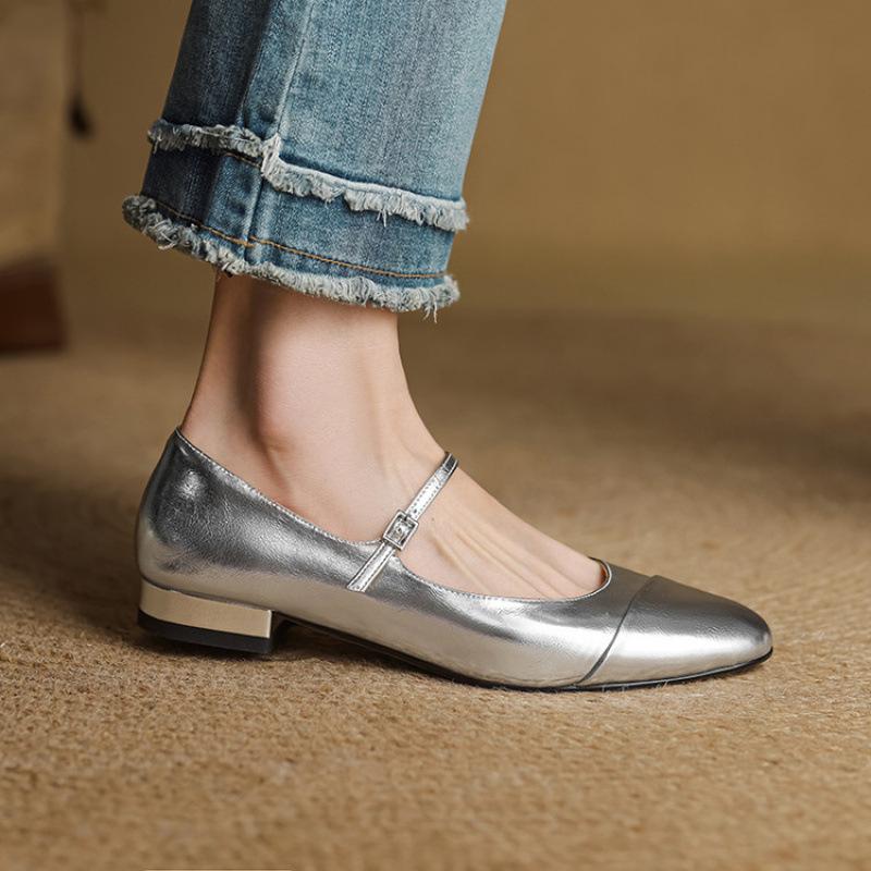

New women s flat shoes cover the feet with one pedal, casual solid color low heel, women s shoes for all seasons, leather large size single shoes. 40 серебряный