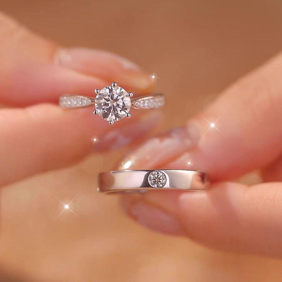 Elegante Anello da Donna con Diamante a Sei Griffe, Elegante Fedina in Zirconia Cubica, Perfetto per Proposte e Matrimonio, Misura Regolabile.