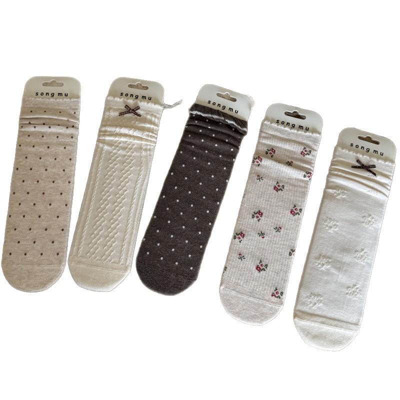 Women's Autumn and Winter Oat Color Small Retro Floral Bow Mid-calf Pile-up Socks