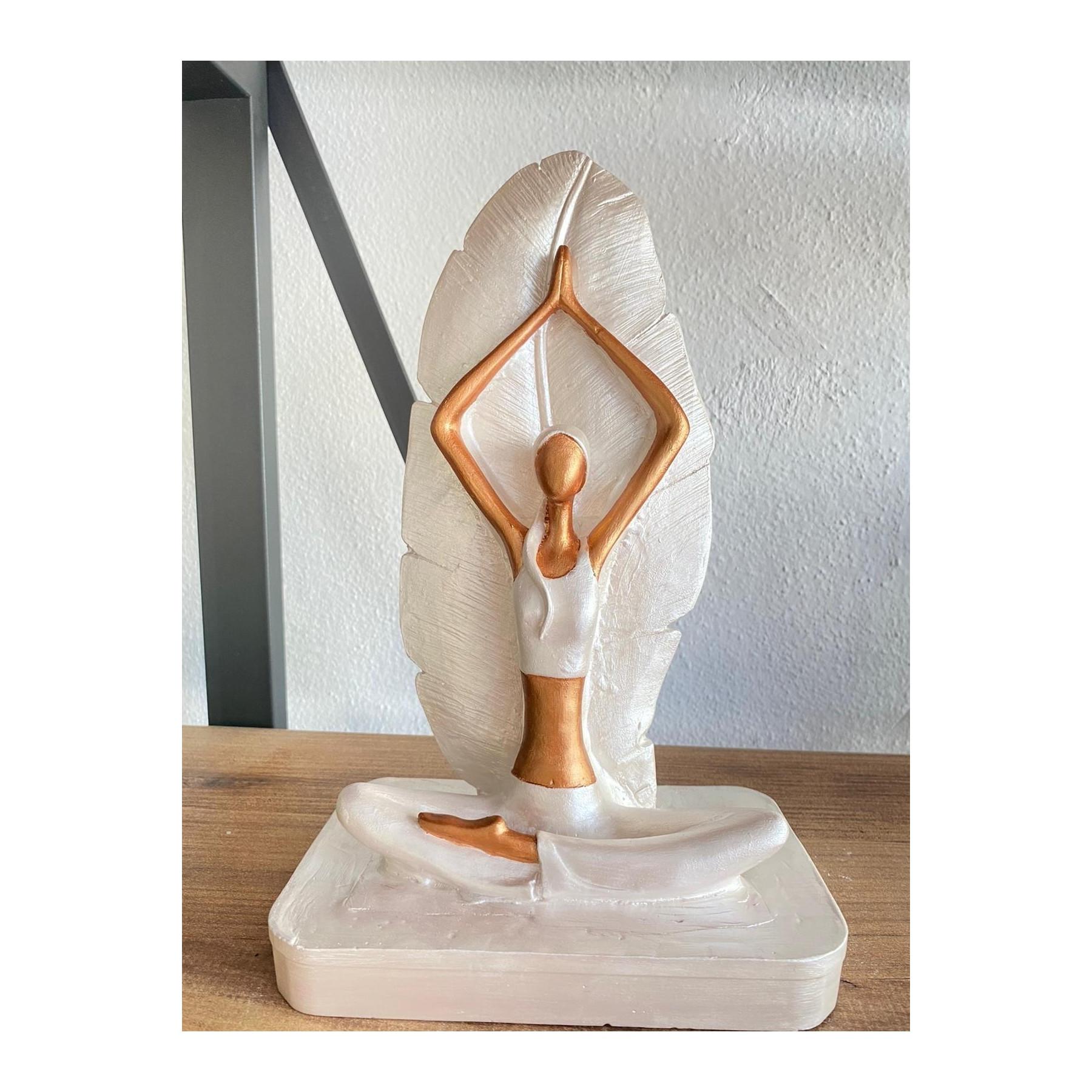 

FLQUE Женщина занимается йогой 29x12