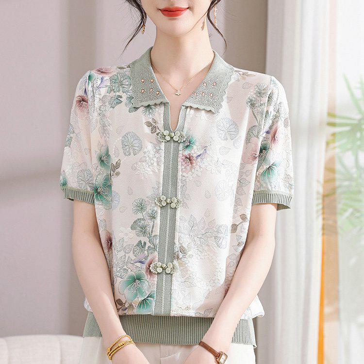 

Elegant Floral Summer T-Shirt for Mid-Aged and Elderly Women - Short-Sleeve, Loose, Comfortable Fit XL (90-115 lbs) зелёный