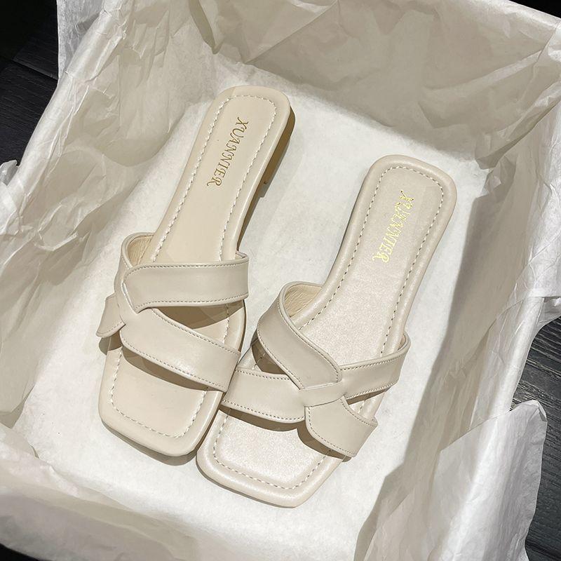 Wear cool slippers for women's spring and summer new retro versatile beach flat-bottomed slippers