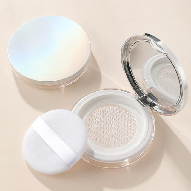 MSQ - Набор: Футляр для пудры с зеркалом + Пуховка + Ложечка Set of 3 - Iridescent - 5g