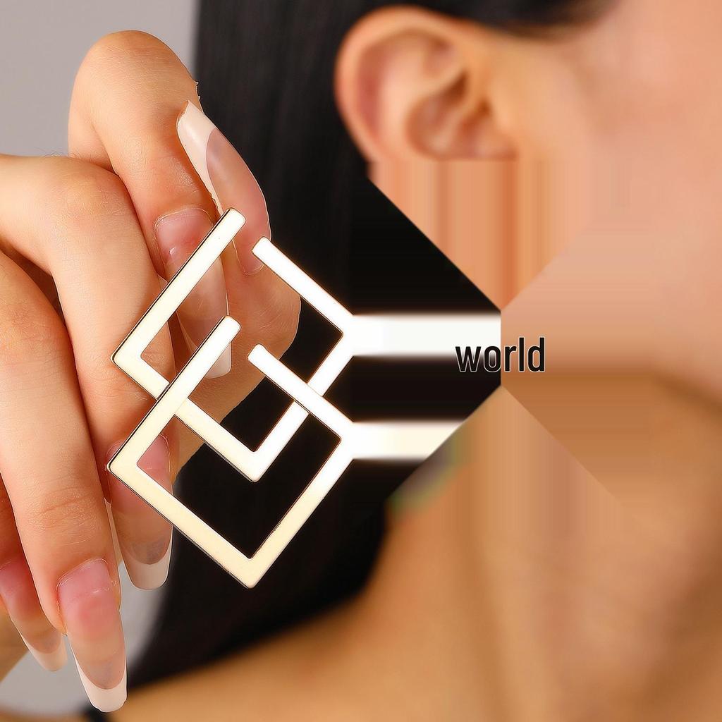 European & American Cold Style Metal Stud Earrings: Retro, High-End, Smooth Design with Personality Ear Cuffs