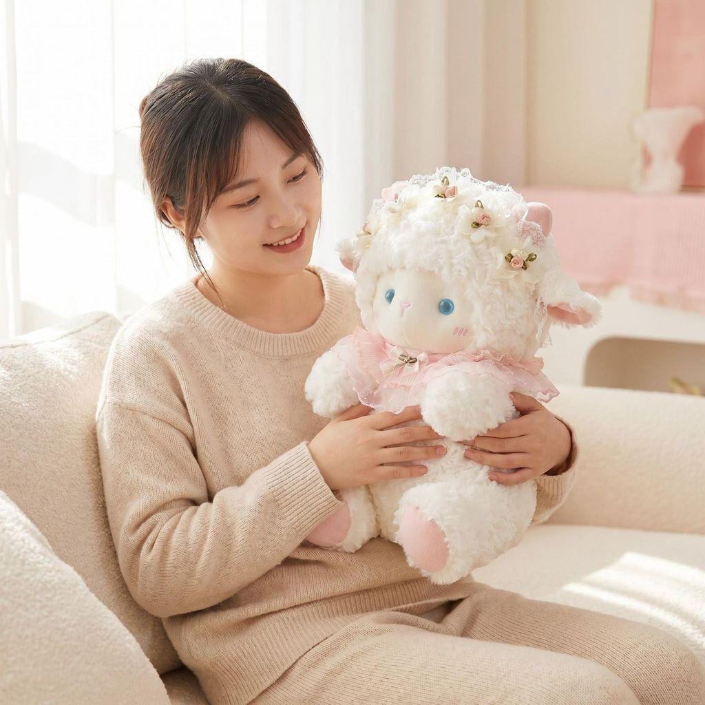 Bambole di peluche di agnello per bambini con decoro floreale e sciarpa di pizzo per bambine e bambini, morbido cuscino per dormire, regalo
