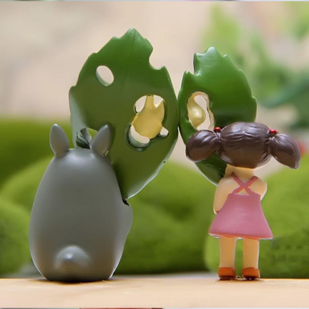 1 Pezzo Carina Decorazione da Scrivania Statuetta Totoro che Tiene Foglia Ornamento Totoro per Soggiorno Articoli per la Casa Decorazioni da Parete Regalo di Compleanno