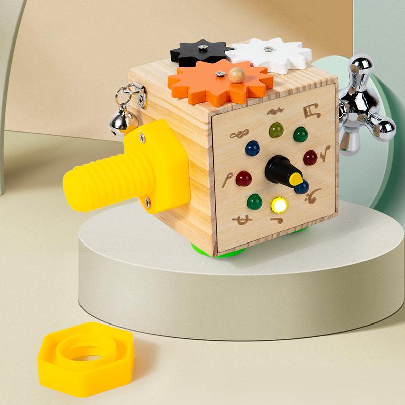 

Монтессори Многофункциональный Светящийся Пазл Бизиборд: Детская игрушка-гексаэдр для снятия скуки в машине