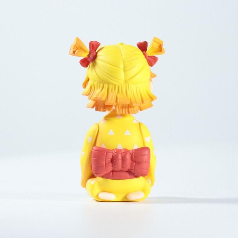 Jucării și figurine anime desenate de Tanjirou, Zenitsu și Inosuke din 'Demon Slayer' ca ornamente decorative de birou