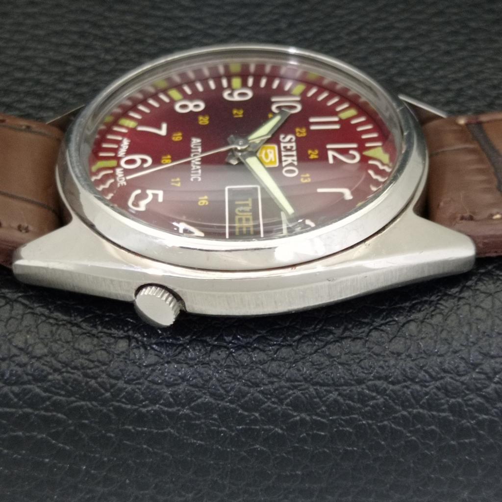 AUTOMATIC 7019A VINTAGE SEIKO 5 JAPAN MENS MAROON COLOR DIAL WATCH A701412-5 R206b-a701412