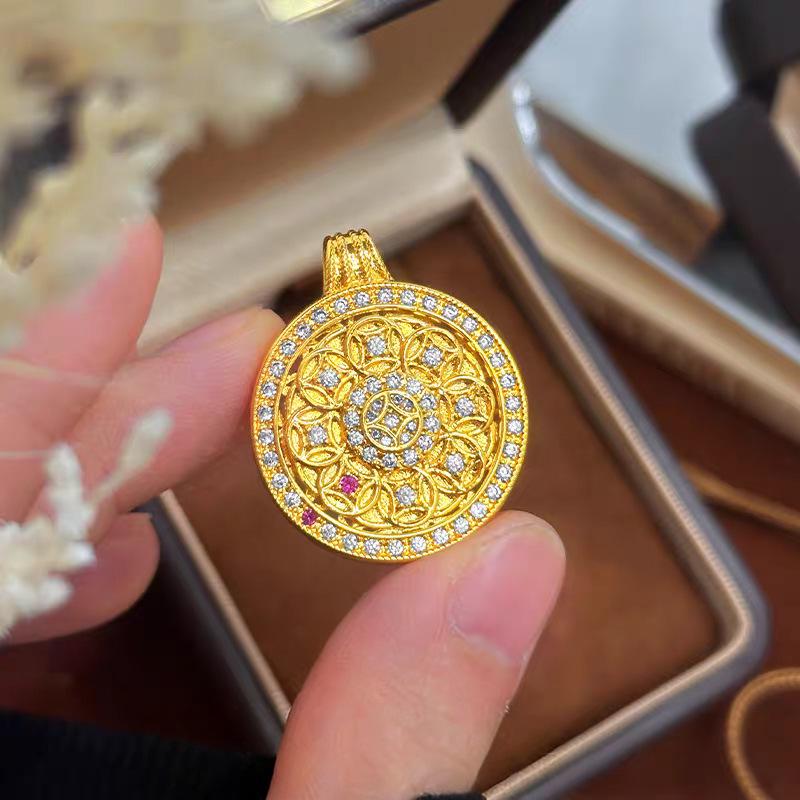 Vintage Rotatable Compass Pendant Necklace: Chinese Style, Gold-Plated Copper Coin, Clavicle Chain for Women.
