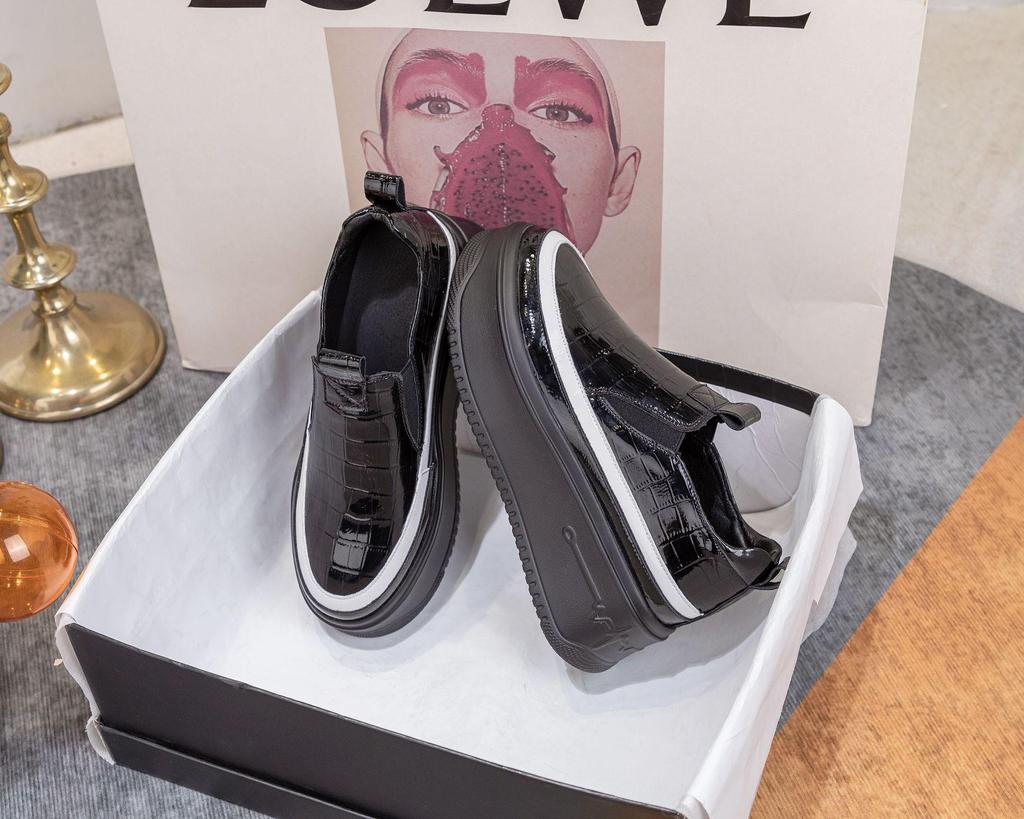 2024 Spring/Autumn Women's British Platform Slip-On Shoes with Thick Sole