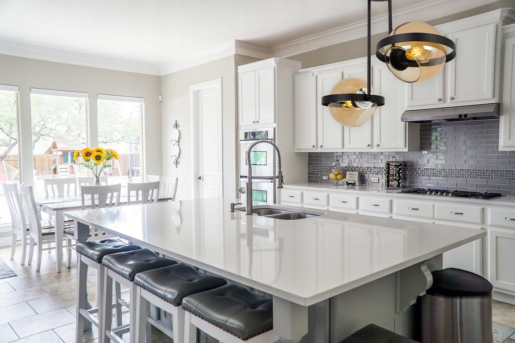 MODERN HONEY GLASS RING HANGING LAMP